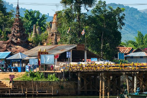 20191123__00059-34 Arrivée à la Pagode Shwe Inn tain (indein ou inthein... selon les transcriptions). Le site est divisé en deux parties, Nyaung Ohak en bas, près de la rivière,...